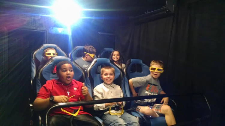 Electric 6 seater 5D cinema